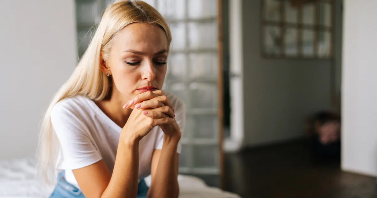 Vägen till äkthet: en personlig resa bort från prestationen att alltid vara lycklig